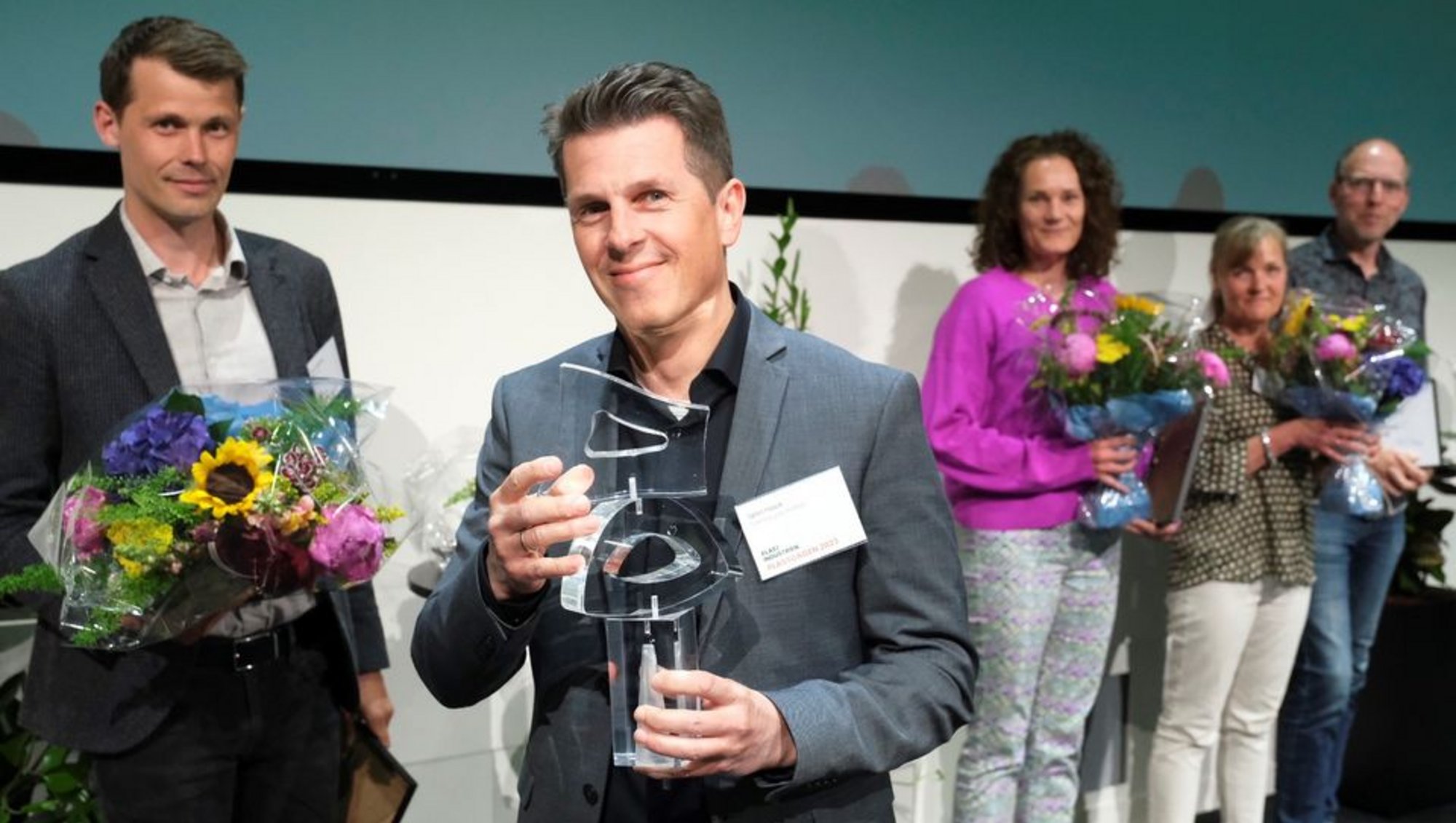 Aarhus University is a partner in the CETEC project, which receives Plastprisen 2023. On behalf of the CETEC project, Søren Haack, Project Manager at CETEC-partner Danish Technological Institute, was presented the award at Plastindustrien’s anniversary on 25 May. Photo: Plastindustrien