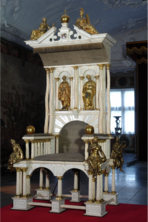 The coronation chair of the Danish Kings, used at coronations between 1671-1840. The chair was said to be made up of “unicorn” horns, which in reality are tusks from the narwhal.