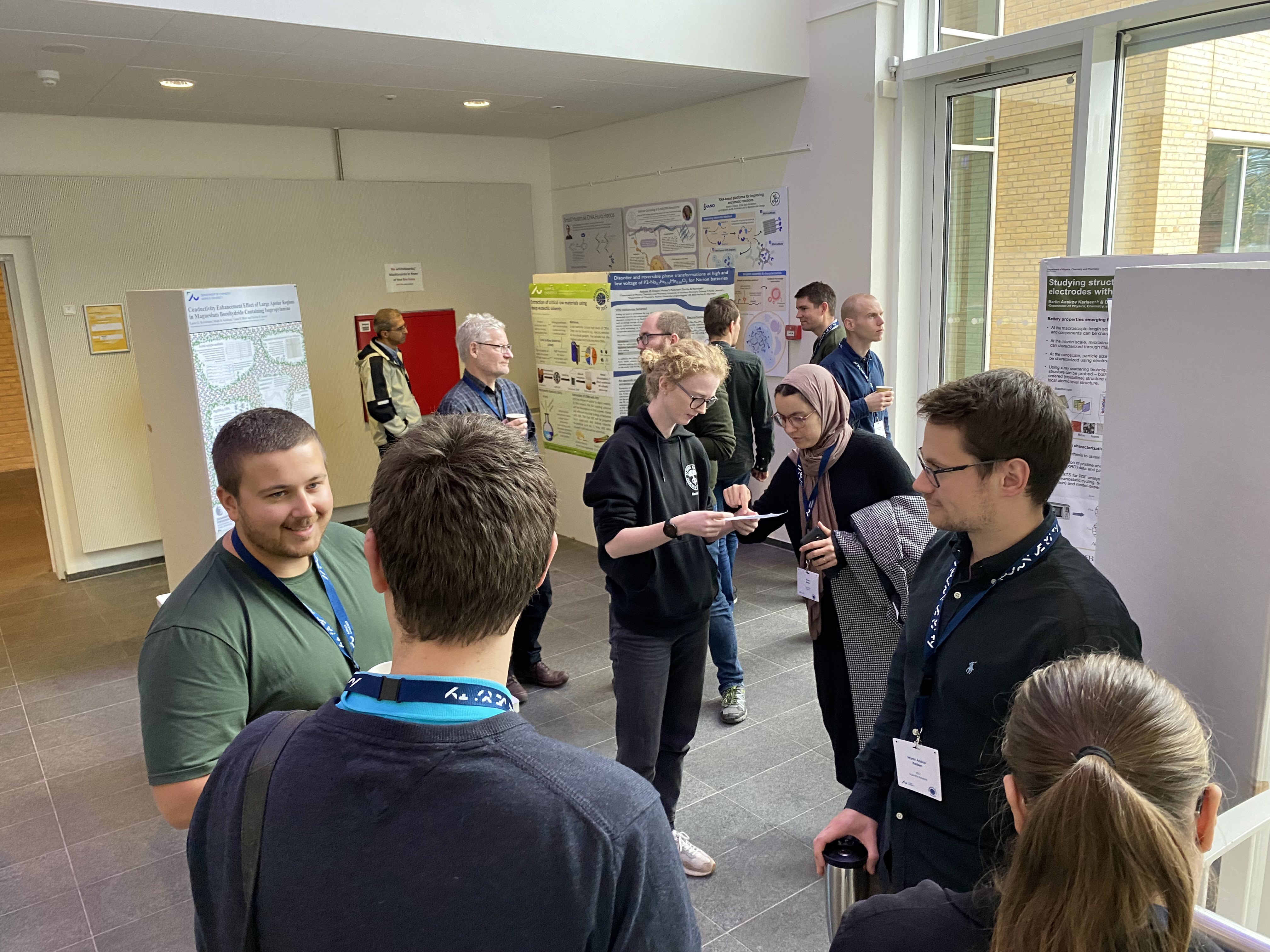 Representatives from several companies and universities were gathered. All with the common denominator of working with batteries. (Photo: Aarhus University)