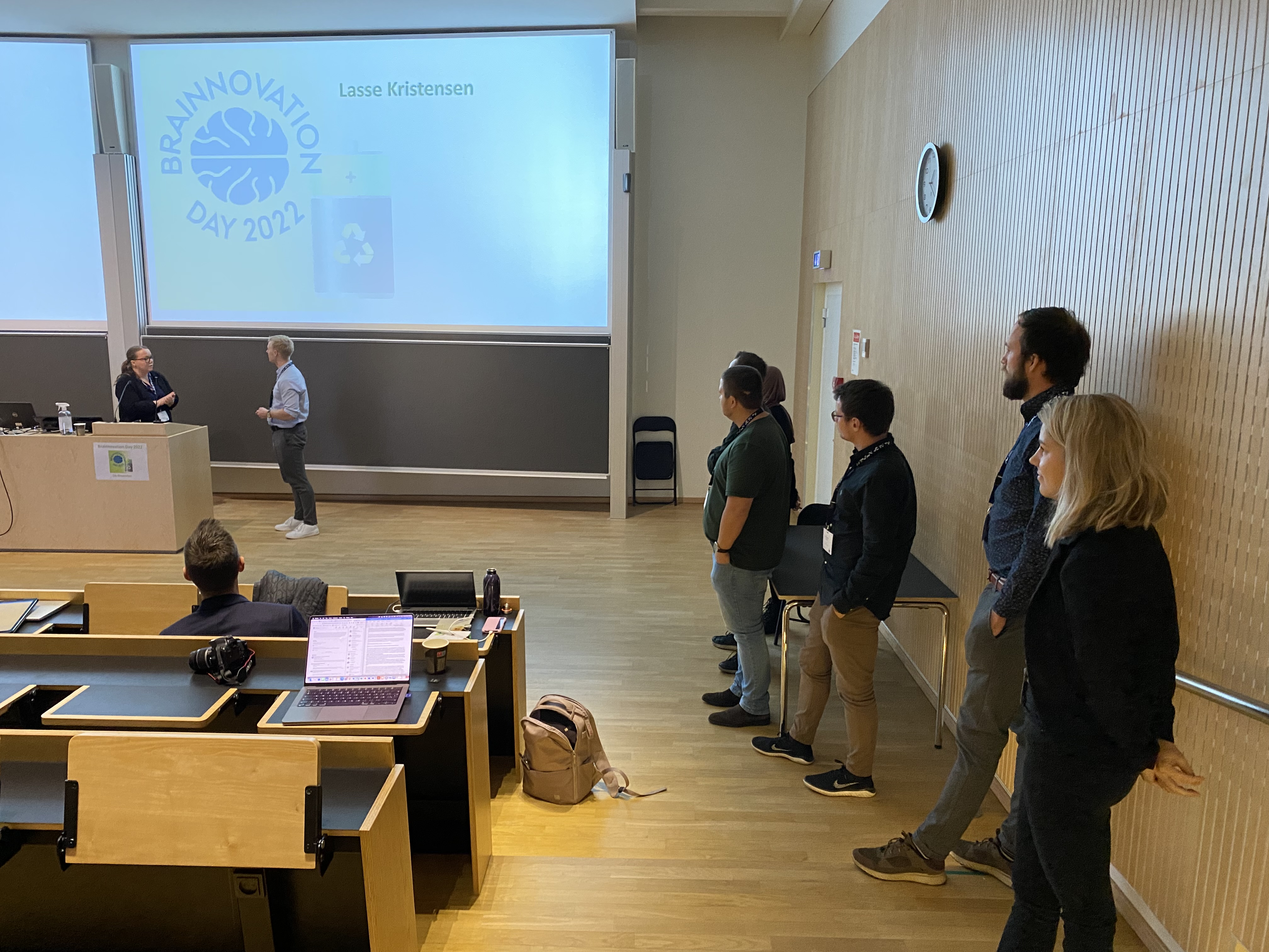 1 minute madness by students working solutions for better batteries. (Photo: Aarhus University)