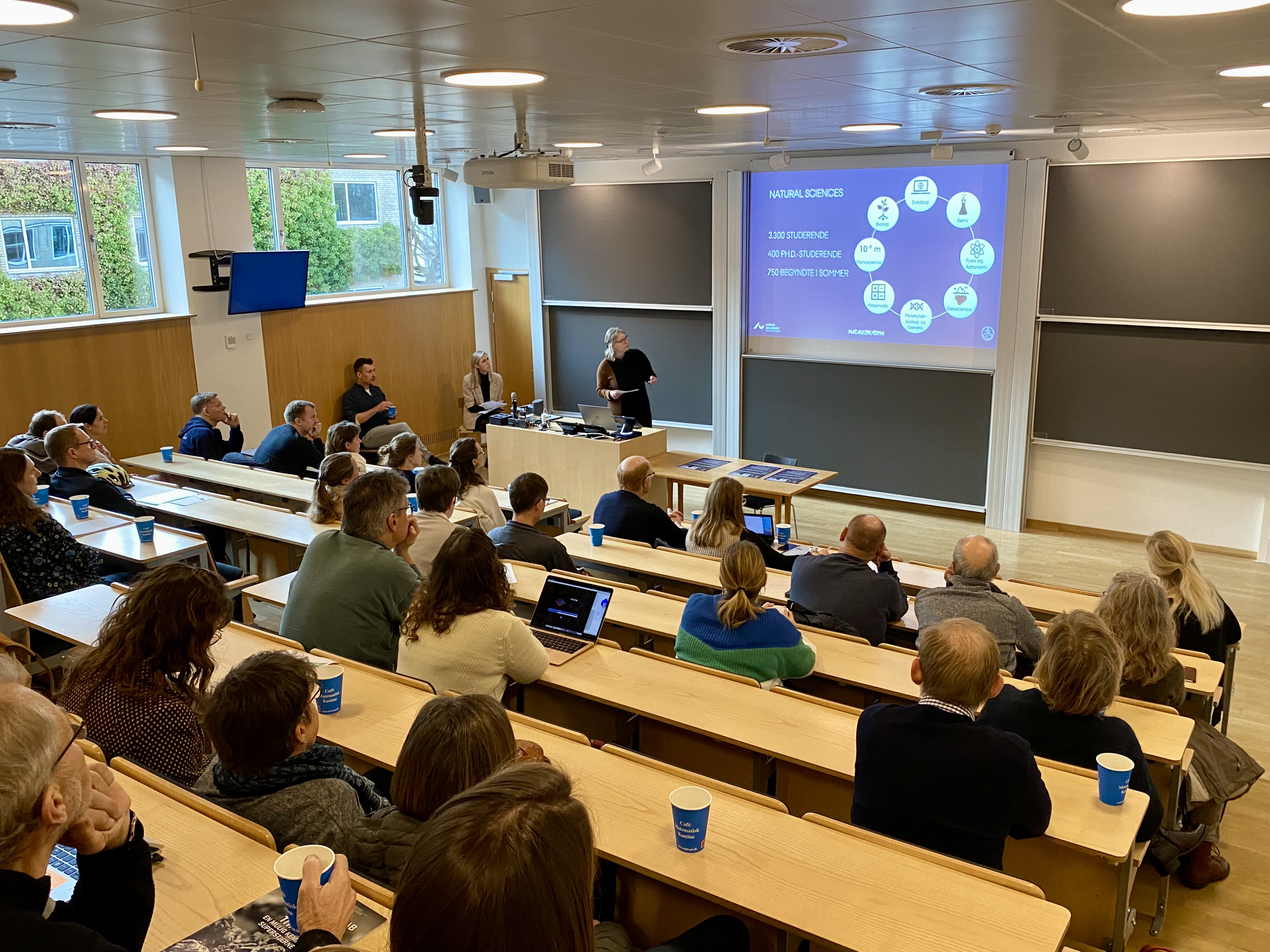 Vice-dean Kristine Kilså welcomed the high school teachers to the day of inspiration within the science subjects. Photo: Lise R.L. Pedersen